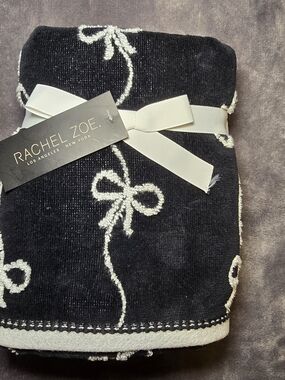 2 Pack Rachel Zoe Black and White Bow Hand Towels